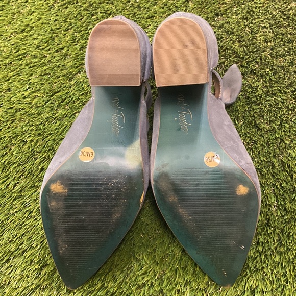 Lord & Taylor suede bow heels - size 36 - Picture 5 of 6